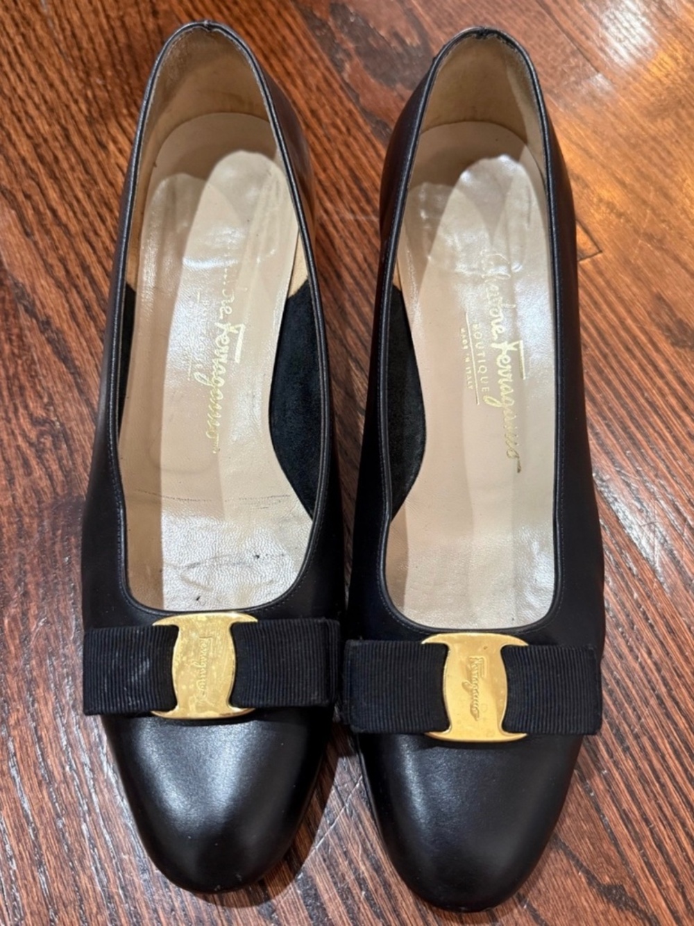 Salvatore Ferragamo Boutique Vara bow pump